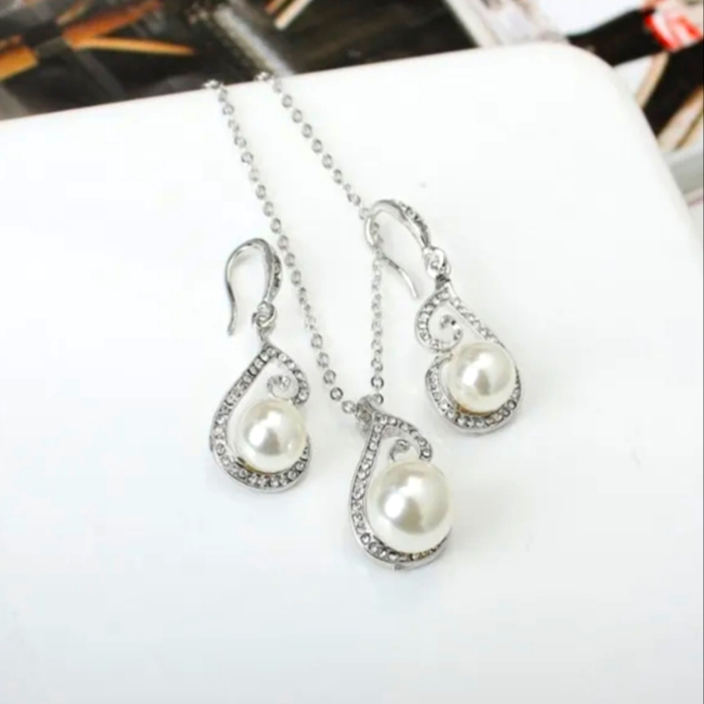 Beautiful Faux Pearl Set